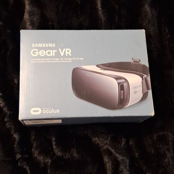 Samsung Gear VR - Picture 1 of 3